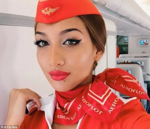 Cô gái yêu màu đỏ là nữ tiếp viên của hãng hàng không Aeroflot tại Nga. 