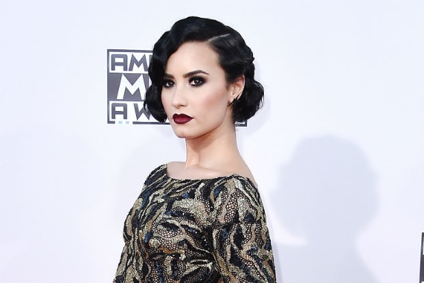 Nữ ca sĩ Demi Lovato bày tỏ sự lo lắng: “Tôi cảm thấy lo ngại cho thế hệ em gái tôi”.