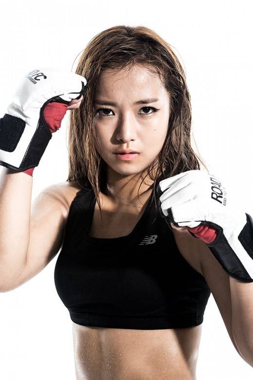 Với gương mặt xinh đẹp và thân hình săn chắc, Song Ga Yeon được mệnh danh là hotgirl số 1 của làng võ Hàn Quốc.