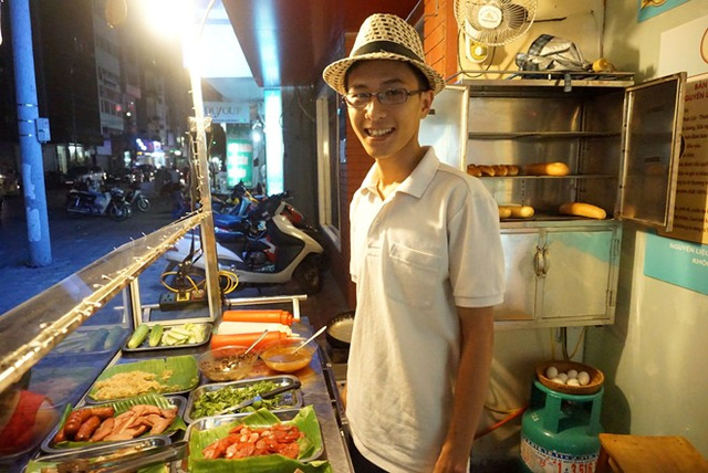 Chàng trai Hà Tĩnh với số điểm IELTS 7.0 nhưng lại chọn bán bánh mì để khởi nghiệp