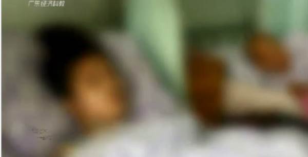 Thiếu nữ họ Trần, 17 tuổi ở Quảng Châu đã suýt chết sau một lần bán trứng, lấy trứng ở phòng khám tư.