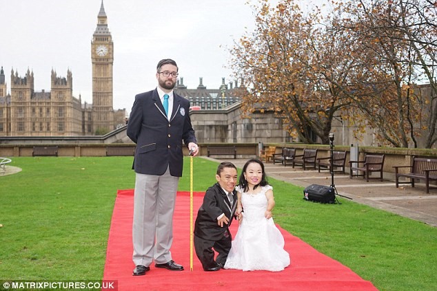 Cặp đôi quyết định tổ chức đám cưới để đánh dấu cột mốc sau 8 năm yêu nhau. Đám cưới của họ được tổ chức bên ngoài bệnh viện St. Thomas ở thủ đô nước Anh