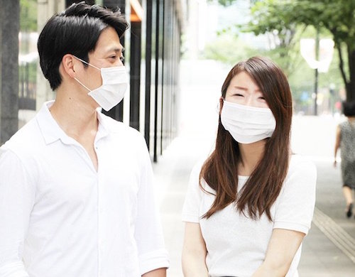 Các cặp đôi tỏ ra thoải mái với việc hẹn hò giấu mặt. Ảnh: Japan Trends.