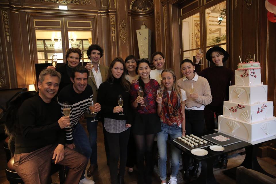 Vì dạ tiệc trùng với ngày sinh nhật của Nam Phương nên một buổi tiệc ấm cúng đã được gia đình và bạn bè cô tổ chức tại Pháp.