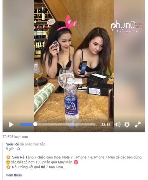 Hai cô gái live stream tặng đồ có giá trị gây xôn xao cộng đồng mạng. Ảnh chụp màn hình. 
