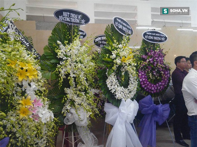  Đám tang của nghệ sĩ Út Bạch Lan ngập tràn hoa lan...