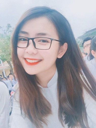 Nụ cười tỏa nắng của nữ sinh trường Huỳnh Thúc Kháng (Nghệ An) khiến dân mạng “say như điếu đổ”