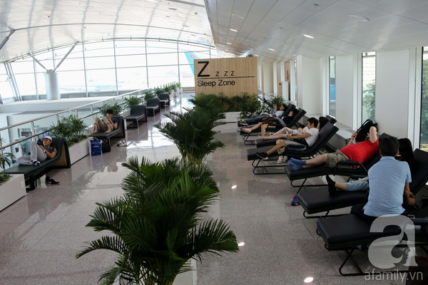 TIA cũng đưa vào phục vụ 2 dịch vụ mới miễn phí của Công ty CP dịch vụ hàng không sân bay Tân Sơn Nhất (SASCO) là ghế ngủ và góc vui chơi trẻ em.