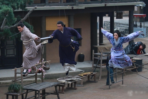 Cảnh đấu võ trên không của dàn diễn viên Tần thời Minh Nguyệt đều có sự hỗ trợ của dây cáp
